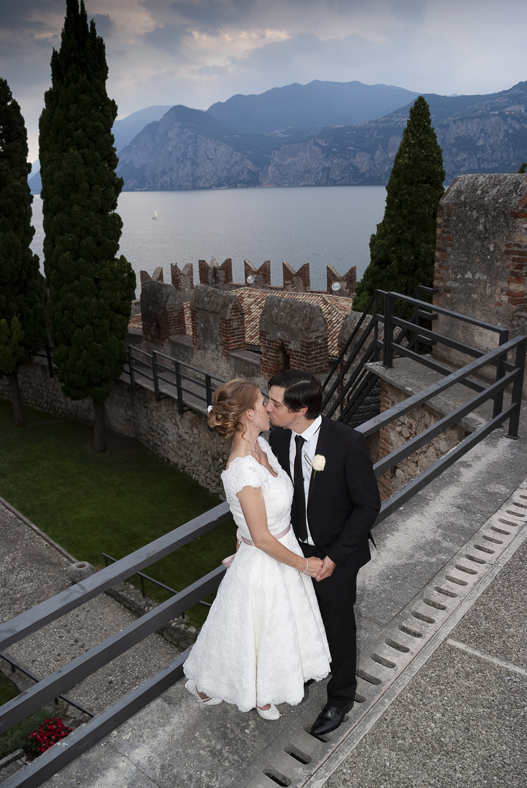 Wedding photographer for weddings in Dordogne near Eymet, Bergerac, Beaumont, Ruffec, Monpazier, Villereal, Issigeac by an English photographer,