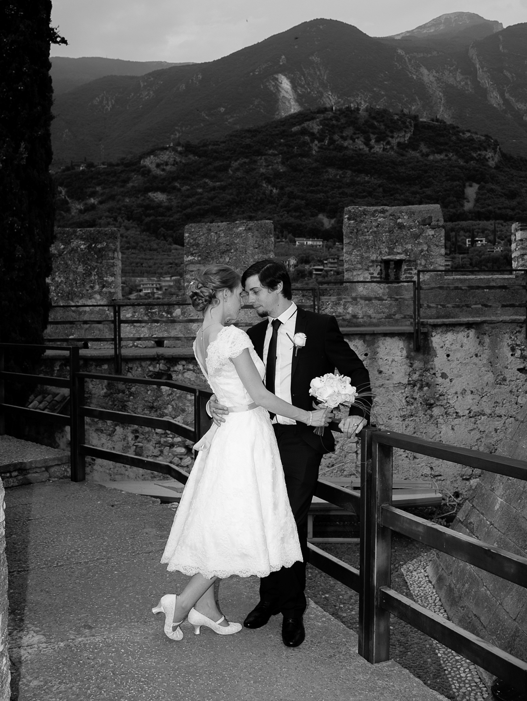 Weddings in Italy and France. Photographer for weddings in Dordogne near Eymet, Bergerac, Beaumont, Ruffec, Monpazier, Villereal, Issigeac by an English photographer