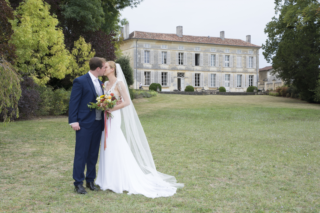 Photographer for weddings in Dordogne near Eymet, Bergerac, Beaumont, Ruffec, Monpazier, Villereal, Issigeac by an English photographer