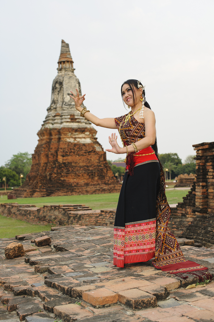 Weddings in the Dordogne. Photographer for weddings in Dordogne near Eymet, Bergerac, Beaumont, Ruffec, Monpazier, Villereal, Issigeac by an English photographer